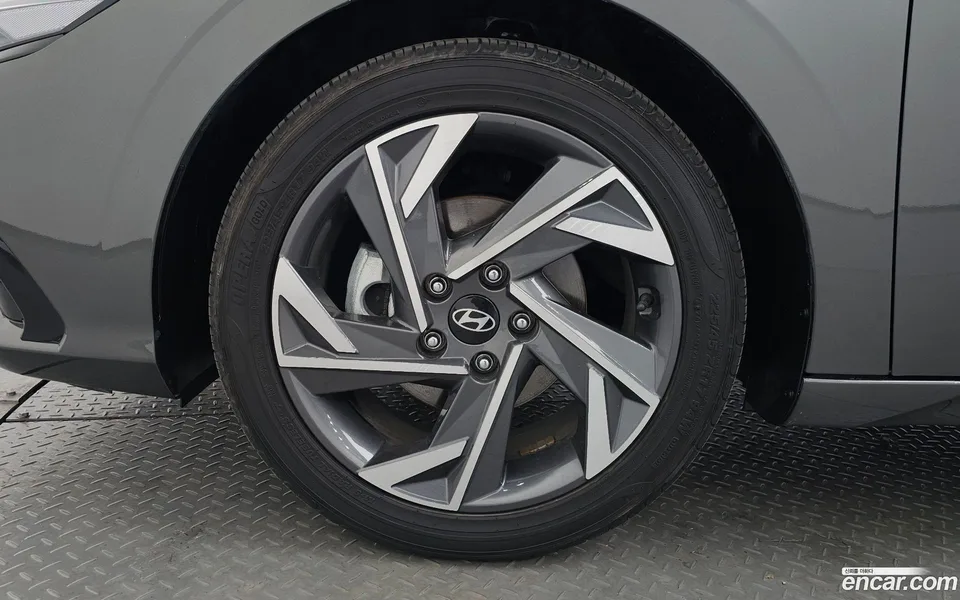 Hyundai Avante CN7 1.6 2023 — миниатюра 2