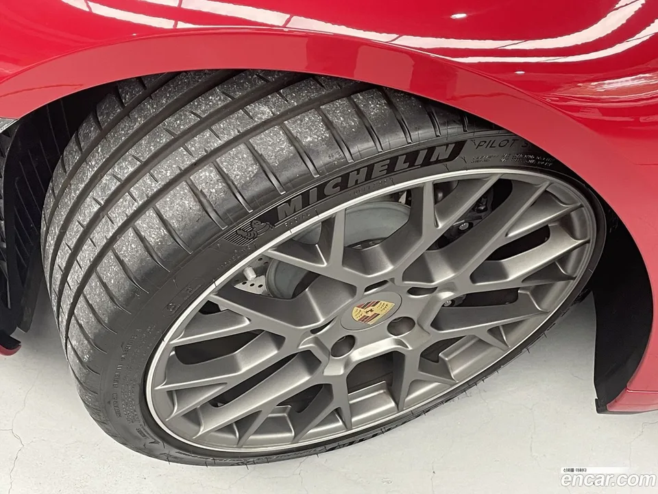 Porsche 911 (992) 4 2024 — миниатюра 5