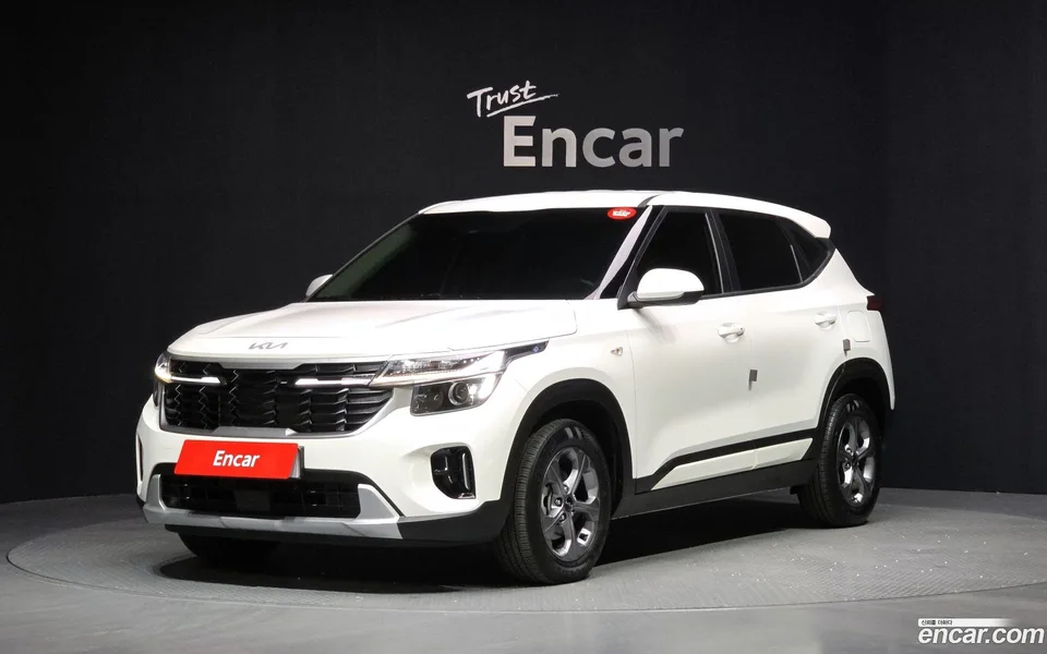 Kia Seltos 2.0 2WD 2023 — фото 1, купить с доставкой в Москву