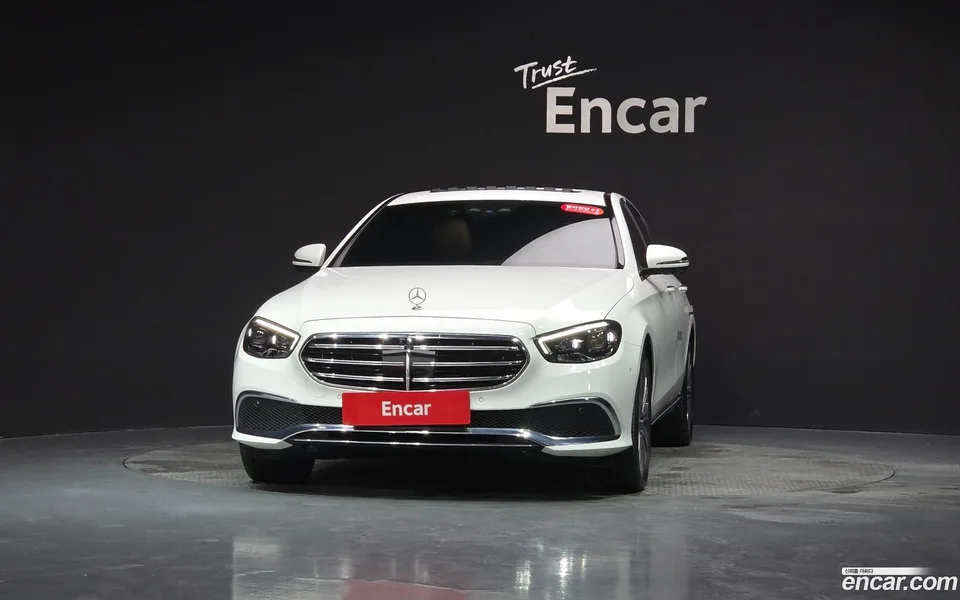 Mercedes-Benz E-Class E300e 4MATIC 2022 — миниатюра 3