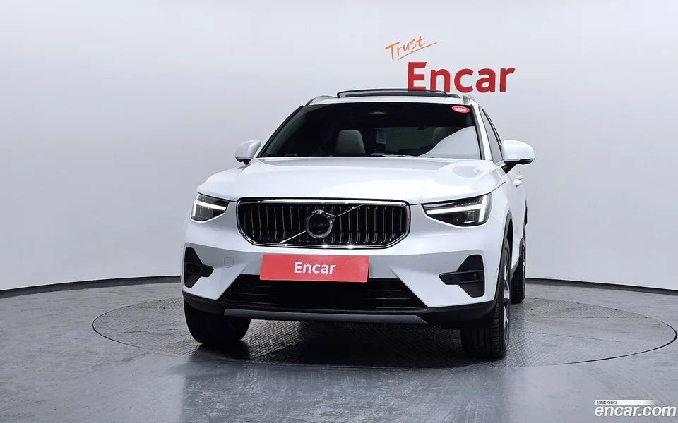 Volvo XC40 B4 2025 — миниатюра 3