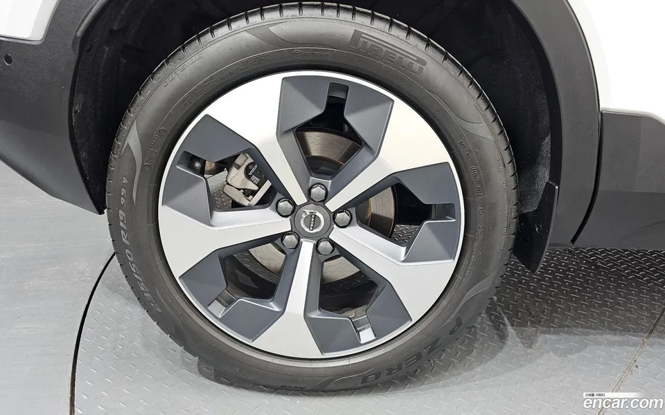 Volvo XC40 B4 2025 — миниатюра 5
