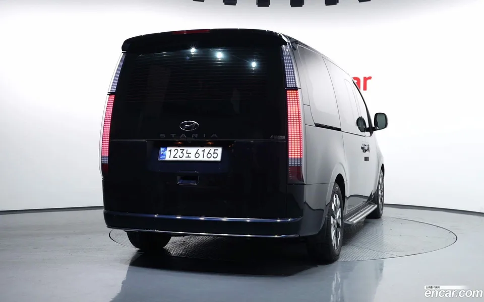 Hyundai Staria L3.5 9 2023 — миниатюра 4