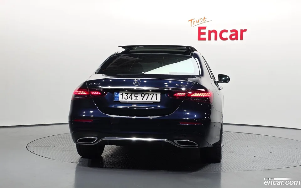 Mercedes-Benz E-Class E350 4MATIC AMG Line 2022 — миниатюра 4