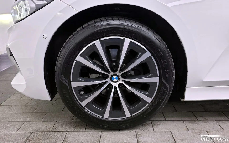 BMW 3 Series 320i 2023 — миниатюра 5