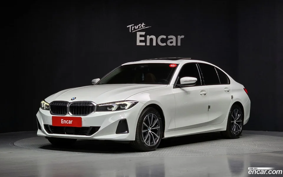 BMW 3 Series 320i 2023 — фото 1, купить с доставкой в Москву