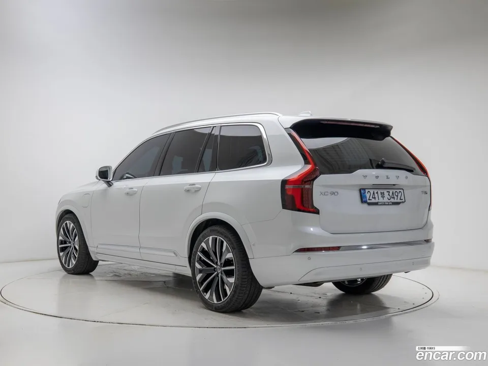 Volvo XC90 T8 2025 — миниатюра 4