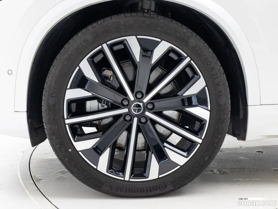 Volvo XC90 T8 2025 — миниатюра 5