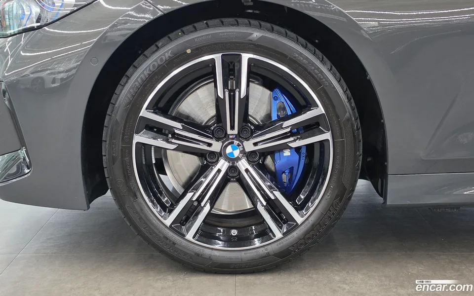 BMW 3 Series 320i M 2025 — миниатюра 2