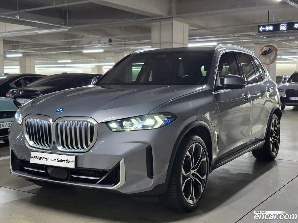 BMW X5 xDrive 50e xLine 2025 — фото 1, купить с доставкой в Москву