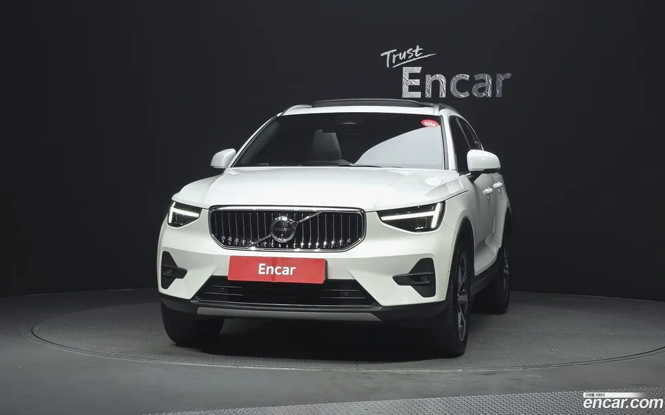 Volvo XC40 B4 2023 — миниатюра 3