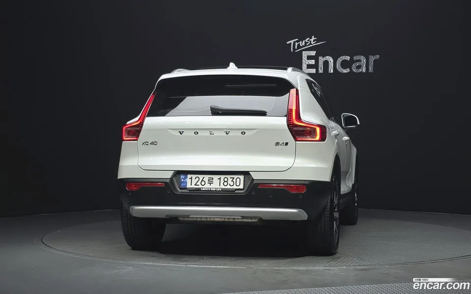Volvo XC40 B4 2023 — миниатюра 4