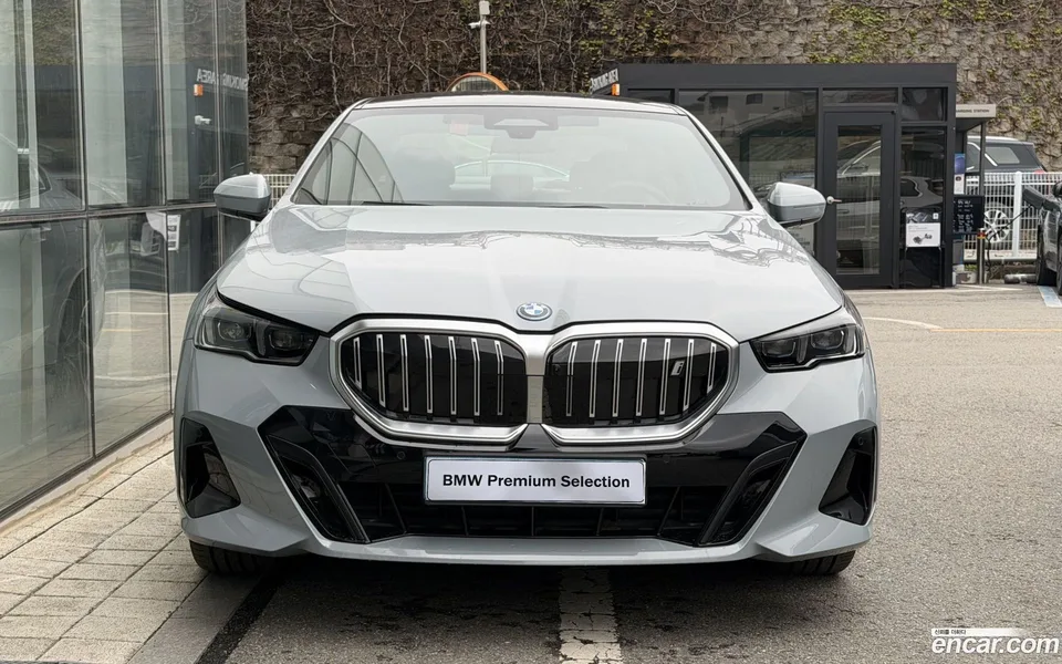 BMW i5 xDrive 40 M 2025 — миниатюра 3
