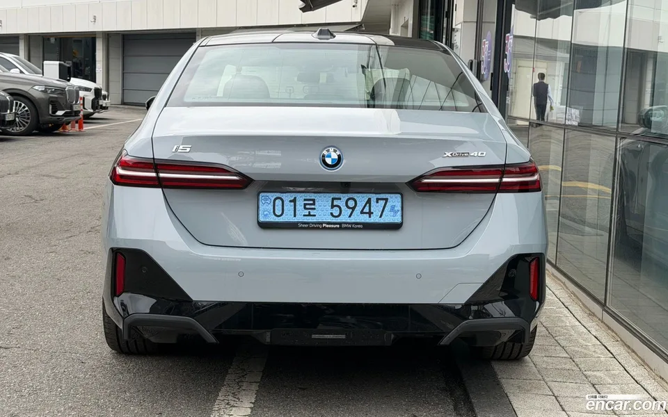 BMW i5 xDrive 40 M 2025 — миниатюра 4