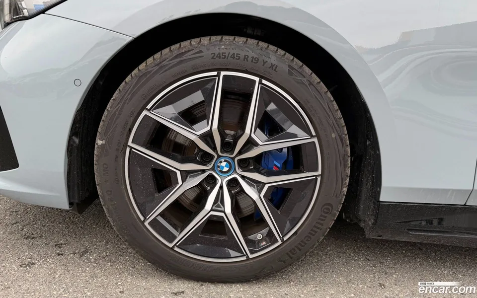 BMW i5 xDrive 40 M 2025 — миниатюра 5
