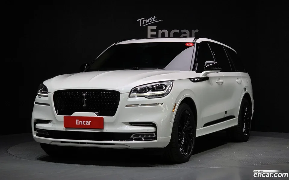 Lincoln Aviator 3.0 AWD 2023 — фото 1, купить с доставкой в Москву