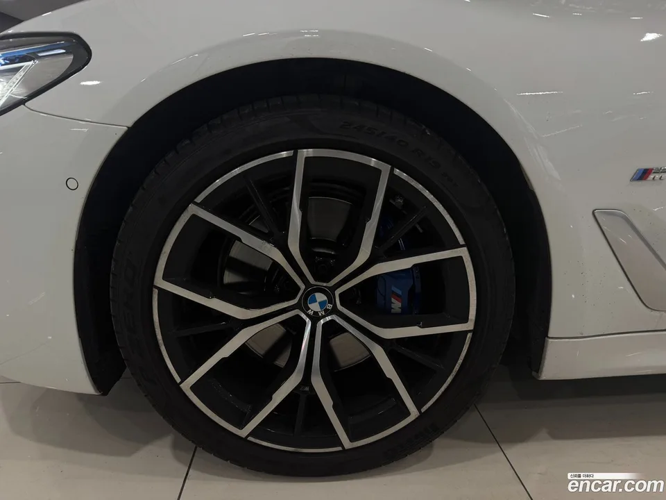 BMW 5 Series 530i xDrive M 2023 — миниатюра 5