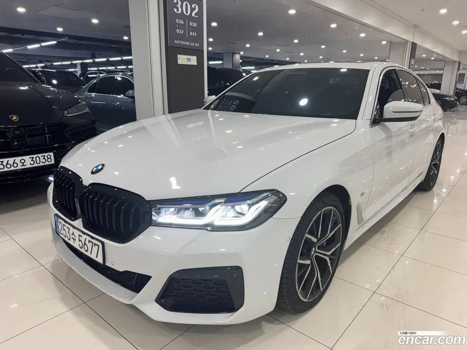 BMW 5 Series 530i xDrive M 2023 — фото 1, купить с доставкой в Москву