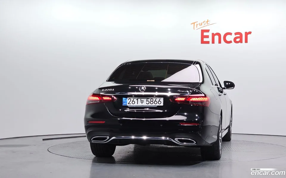 Mercedes-Benz E-Class E220d 4MATIC AMG Line 2022 — миниатюра 4