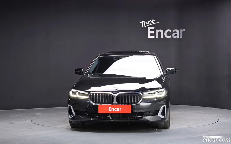 BMW 5 Series 520i 2023 — миниатюра 3
