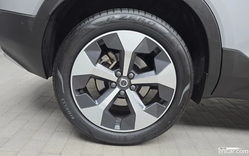 Volvo XC40 B4 2024 — миниатюра 2