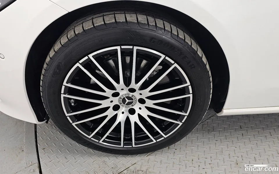 Mercedes-Benz C-Class C200 2024 — миниатюра 2