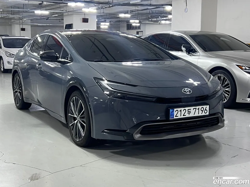Toyota Prius 2.0 XLE 2025 — миниатюра 3