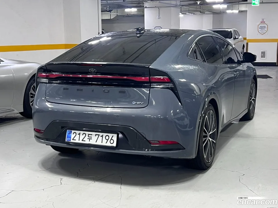 Toyota Prius 2.0 XLE 2025 — миниатюра 4