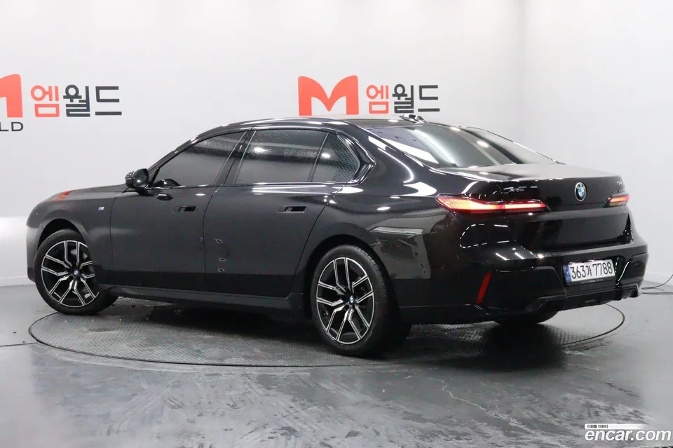 BMW 7 Series 740i xDrive M 2024 — миниатюра 4