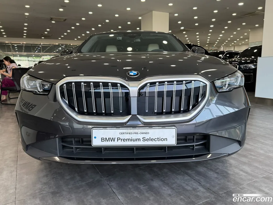 BMW 5 Series 520i 2025 — миниатюра 3