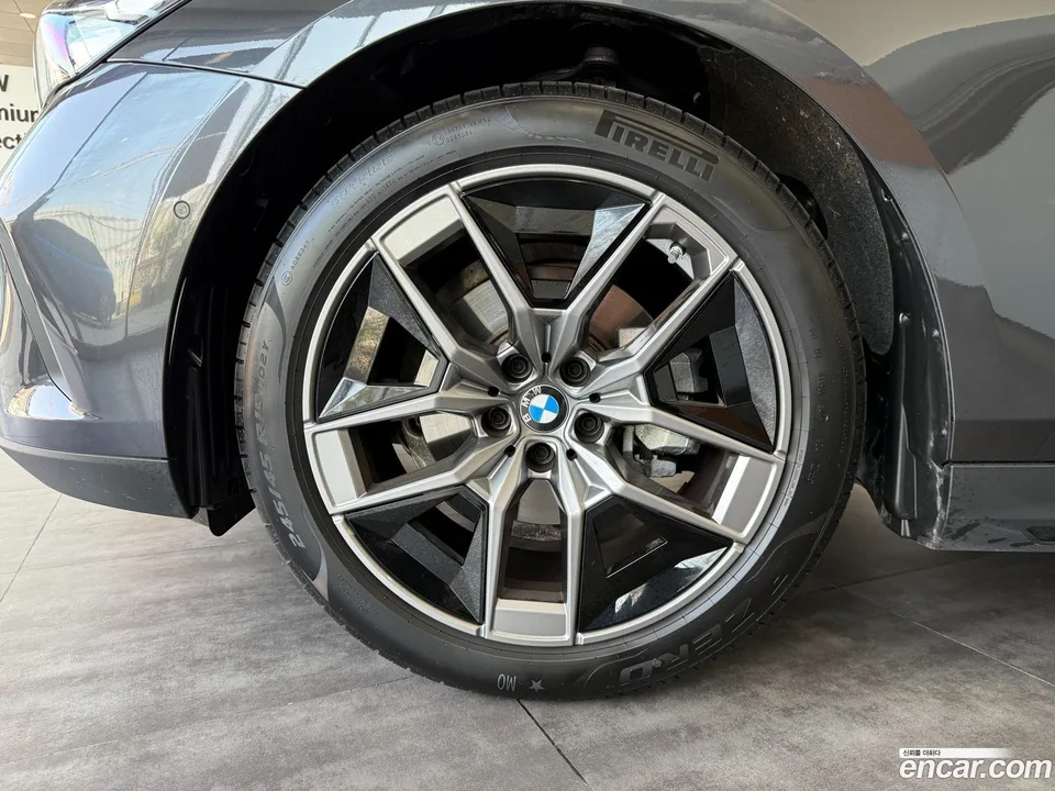 BMW 5 Series 520i 2025 — миниатюра 5