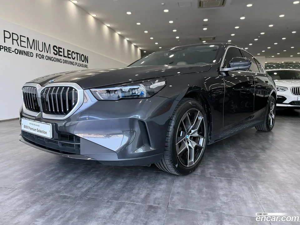 BMW 5 Series 520i 2025 — фото 1, купить с доставкой в Москву