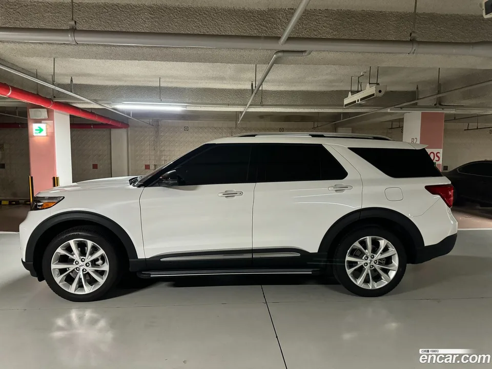 Ford Explorer 3.0 4WD 2022 — фото 1, купить с доставкой в Москву