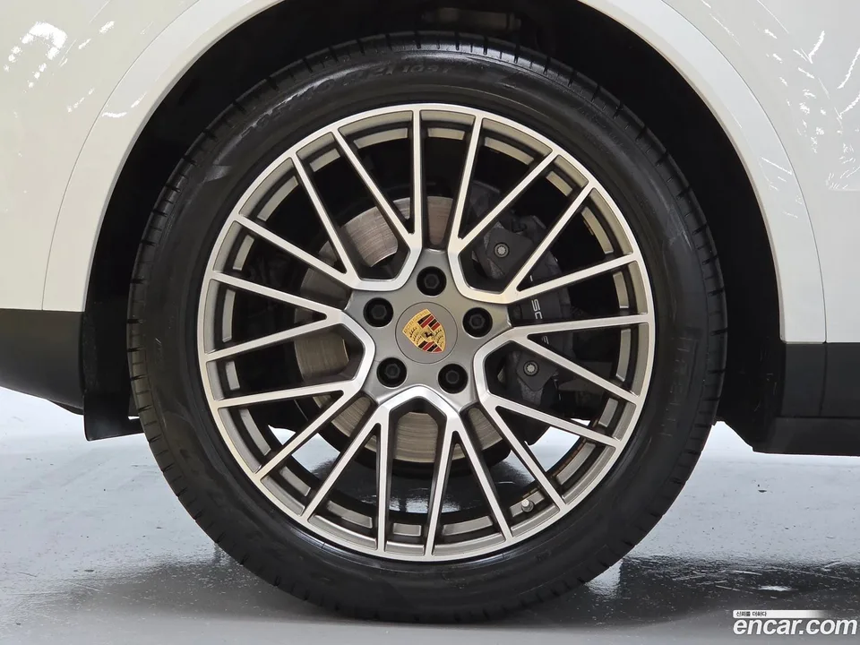Porsche Cayenne 3.0 2022 — миниатюра 2