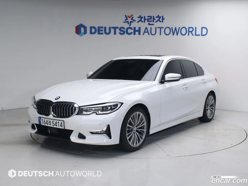 BMW 3 Series 320i 2022 — фото 1, купить с доставкой в Москву