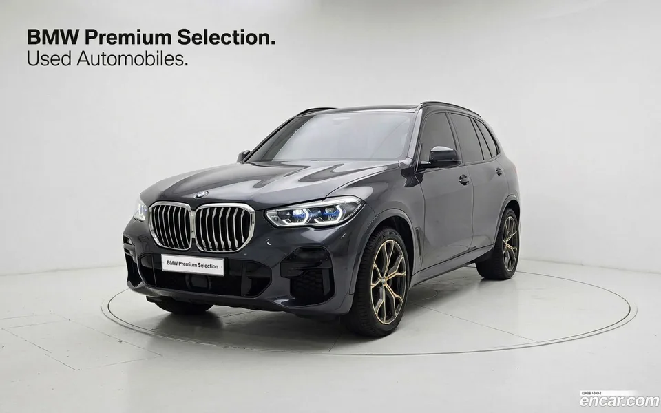BMW X5 xDrive 40i M 2022 — фото 1, купить с доставкой в Москву