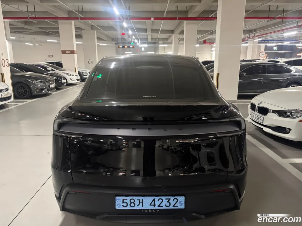 Tesla Model Y RWD 2025 — миниатюра 2