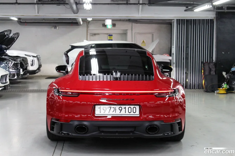 Porsche 911 (992) 4 GTS 2023 — миниатюра 2