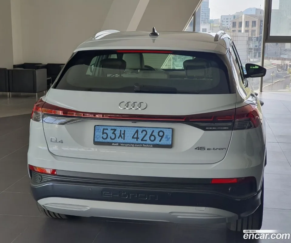 Audi Q4 e-tron 45 2025 — миниатюра 4