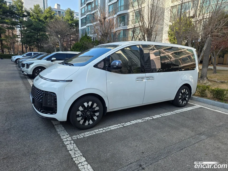Hyundai Staria HEV 1.6 7 2025 — миниатюра 2