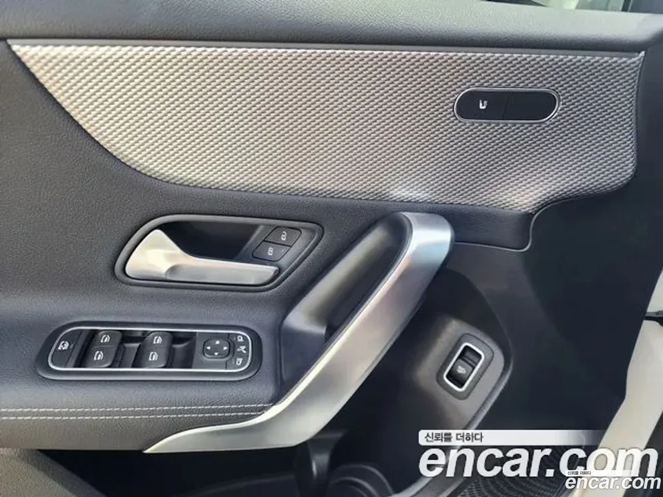 Mercedes-Benz A-Class A220 2022 — миниатюра 3