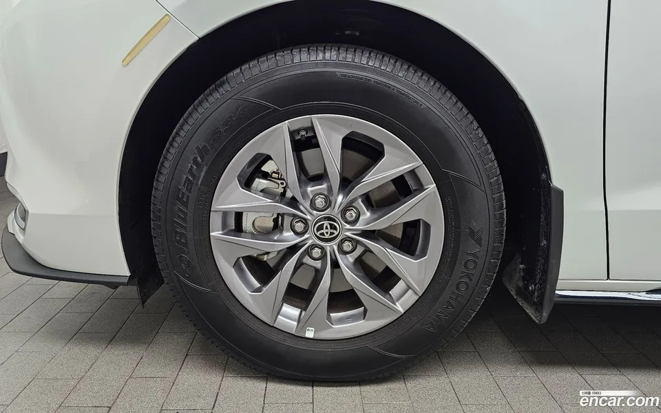 Toyota Sienna 2.5 AWD 2023 — миниатюра 2