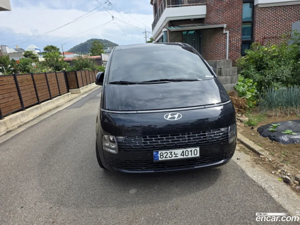 Hyundai Staria 5 2023 — фото 1, купить с доставкой в Москву