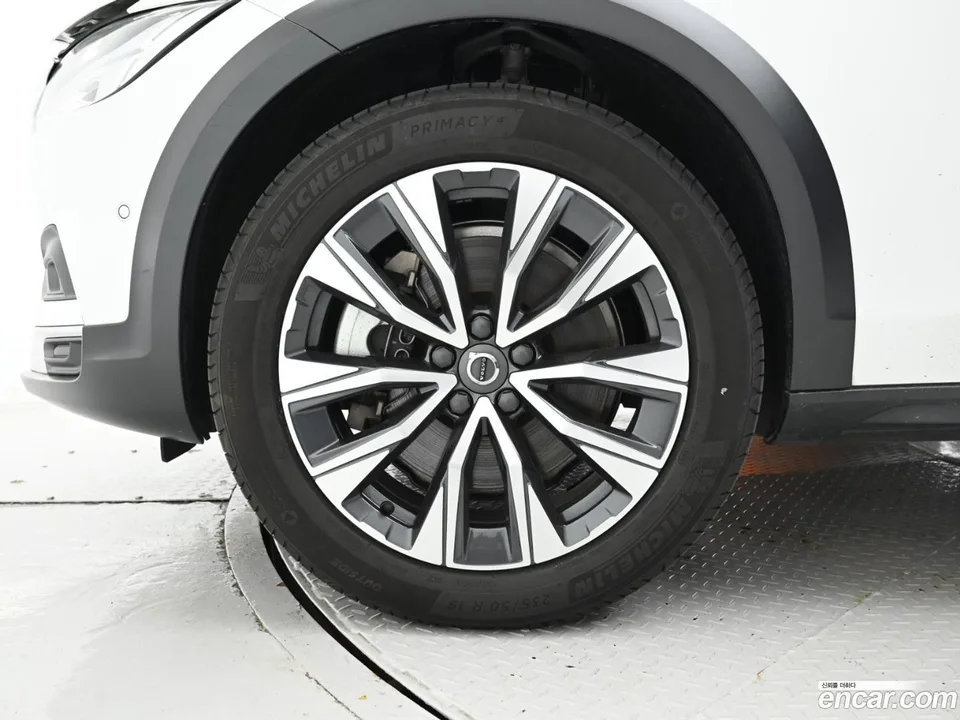 Volvo V90 Cross Country B5 AWD 2024 — миниатюра 2