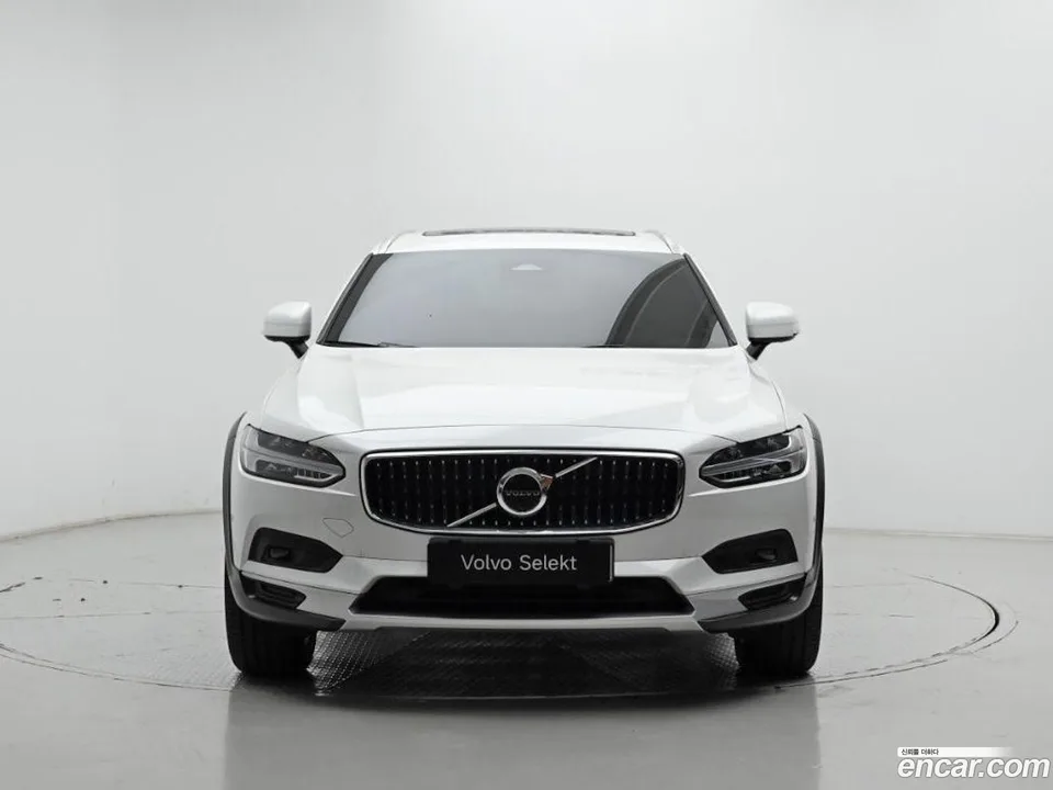 Volvo V90 Cross Country B5 AWD 2024 — миниатюра 3