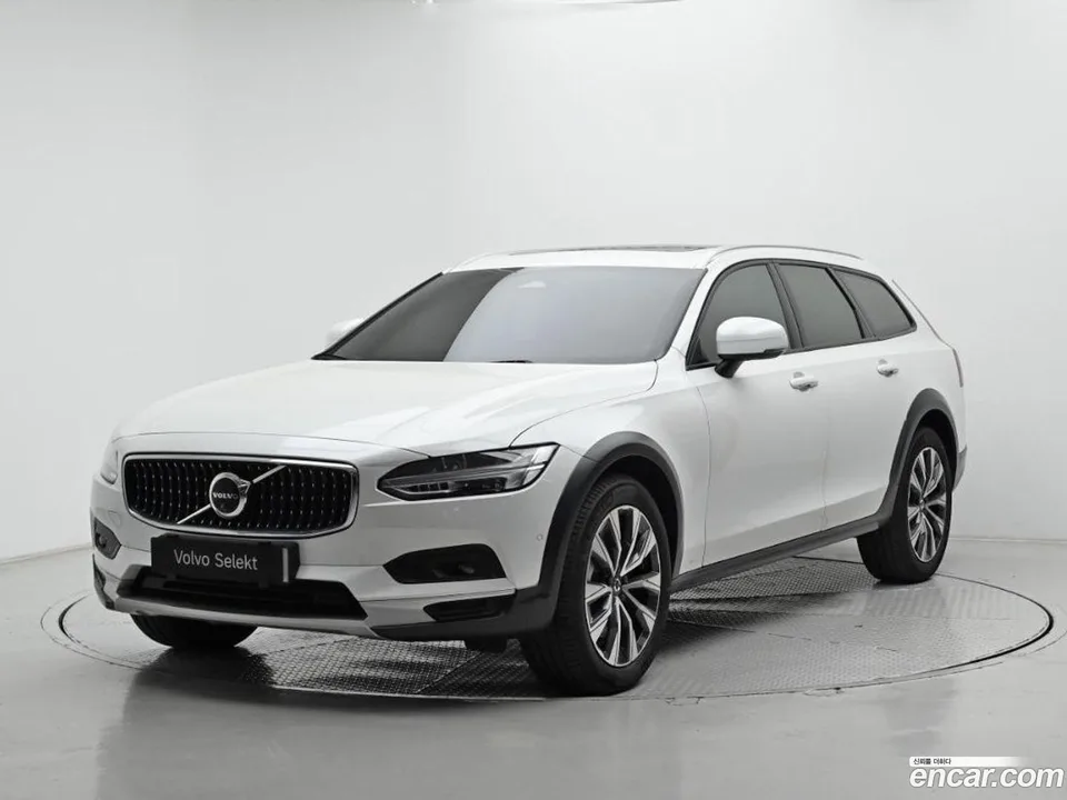 Volvo V90 Cross Country B5 AWD 2024 — фото 1, купить с доставкой в Москву