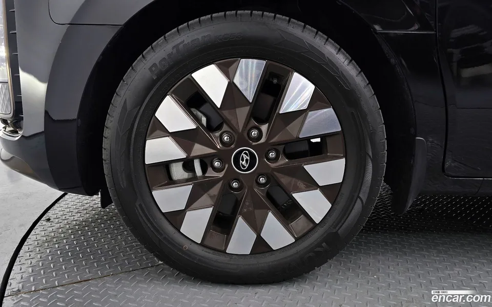 Hyundai Staria 4WD 2022 — миниатюра 2