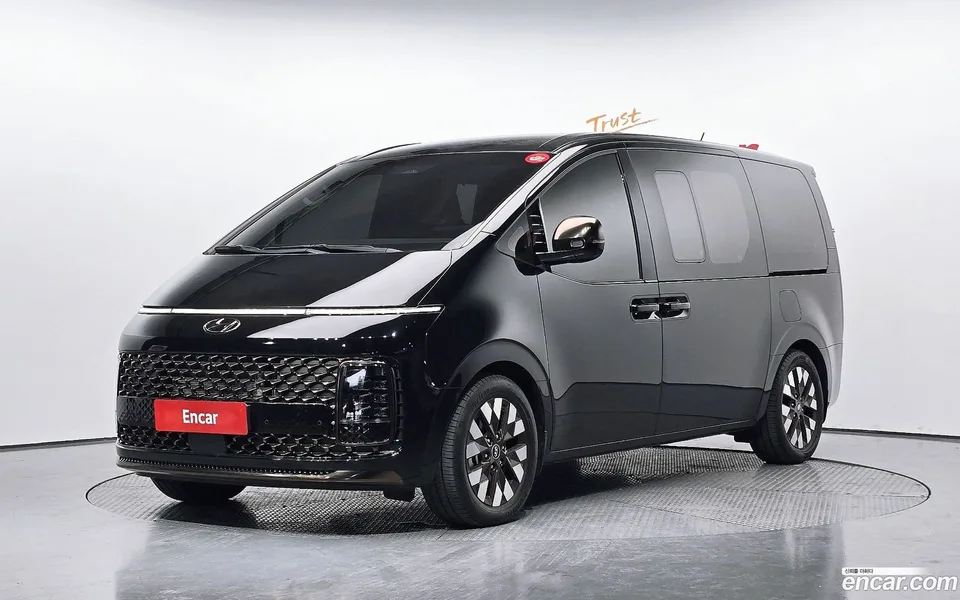 Hyundai Staria 4WD 2022 — фото 1, купить с доставкой в Москву