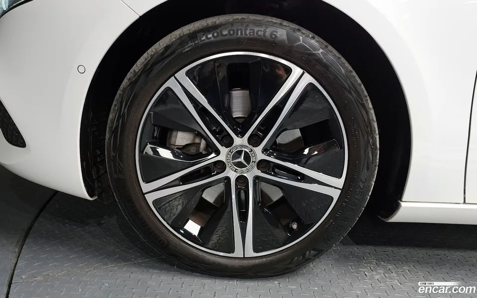 Mercedes-Benz A-Class A220 2024 — миниатюра 2
