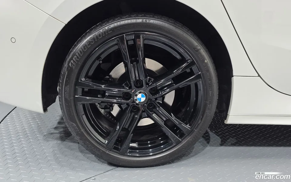 BMW 1 Series 120i M 2023 — миниатюра 2